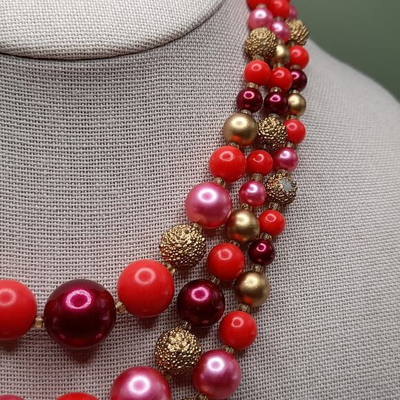 Vintage 1950s Red Pink Gold Beaded Necklace, Three Strands, Gold Tone, 15 Inch - Picture 5 of 11